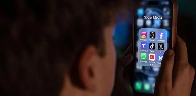 भारतमा चर्कियो सामाजिक सञ्जालमाथि प्रतिबन्धकाे बहस, के भन्छन् विज्ञ ?